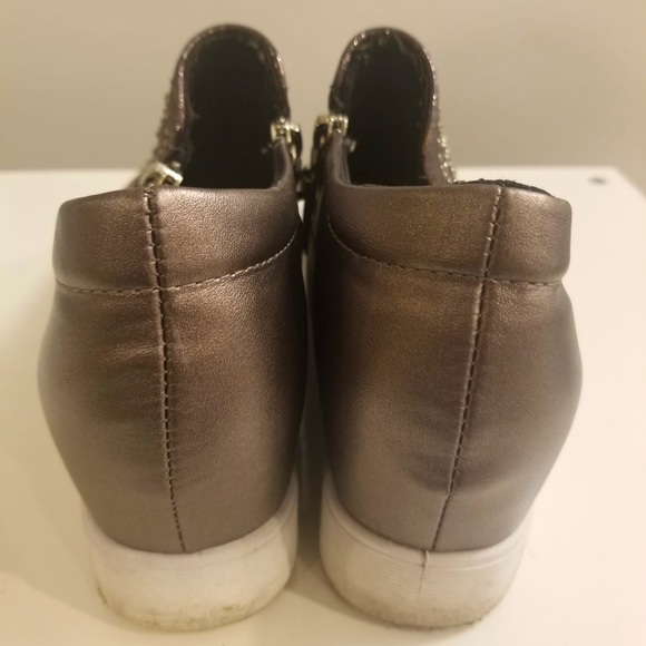 Shoes with hidden heels inside - Picture 2 of 4